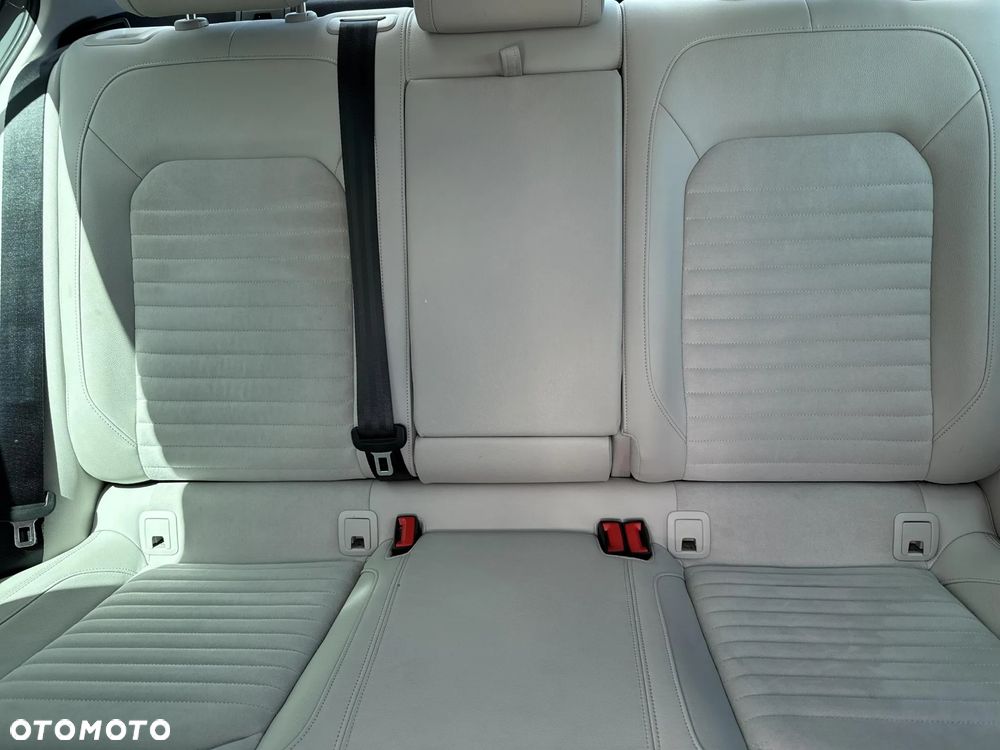 Volkswagen Passat 2.0 TSI Elegance DSG - 17