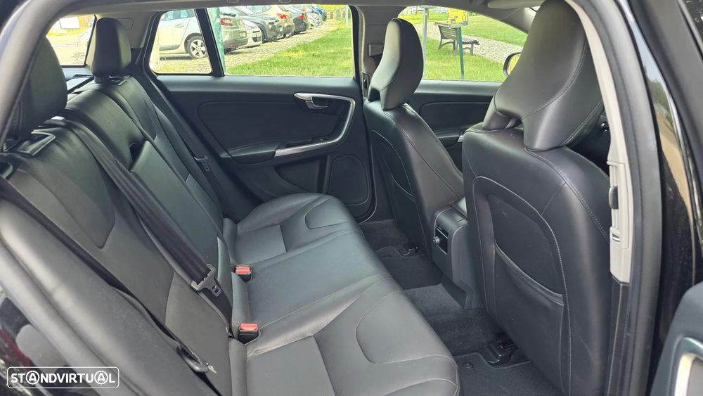 Volvo V60 2.0 D3 Summum - 52