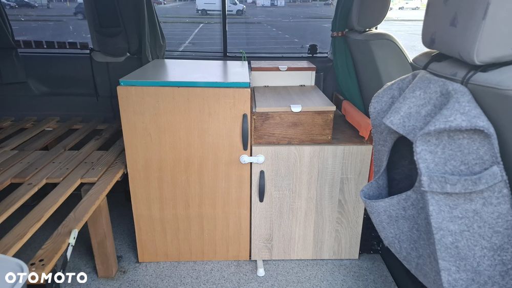 Volkswagen Caravelle - 14