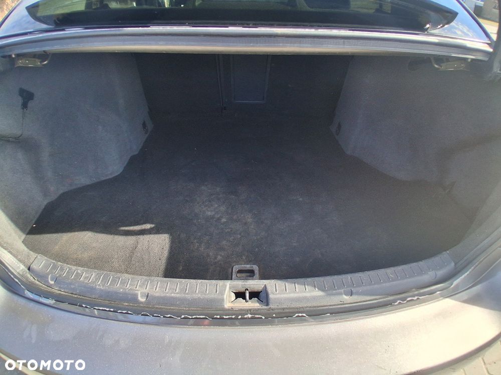 Toyota Avensis 1.8 Premium - 22