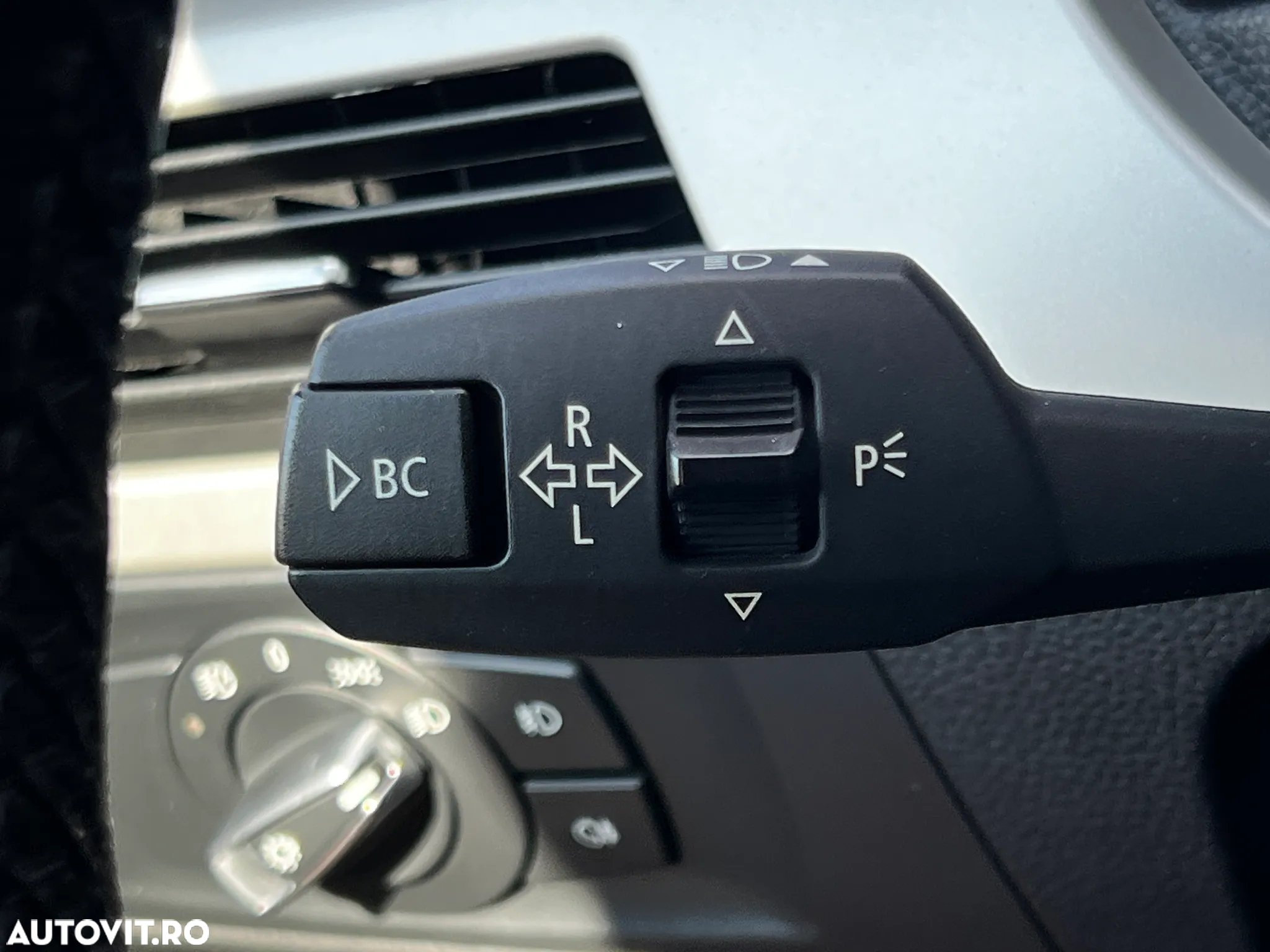 BMW Seria 3 318d DPF Touring - 25
