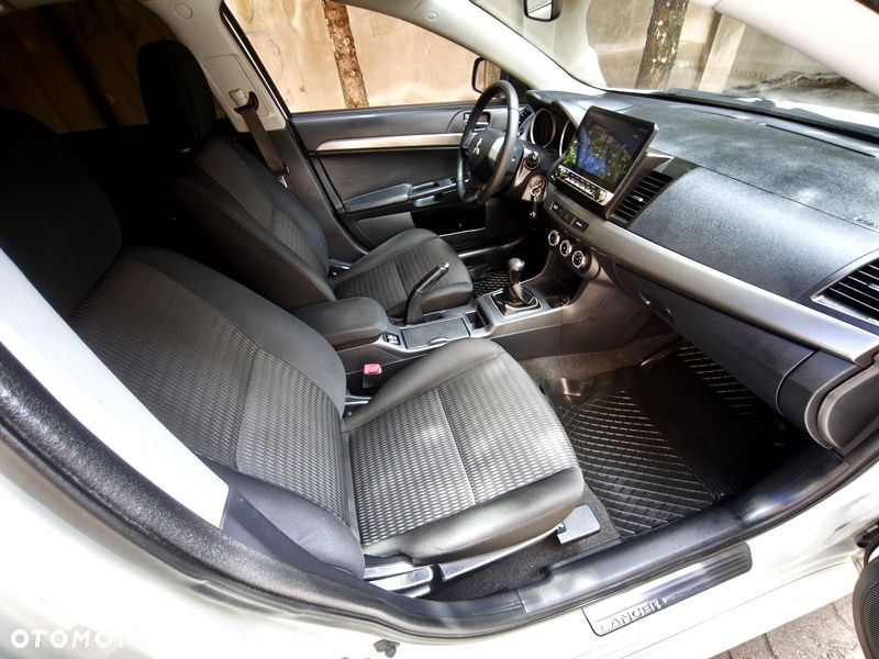 Mitsubishi Lancer 1.6 Invite - 5