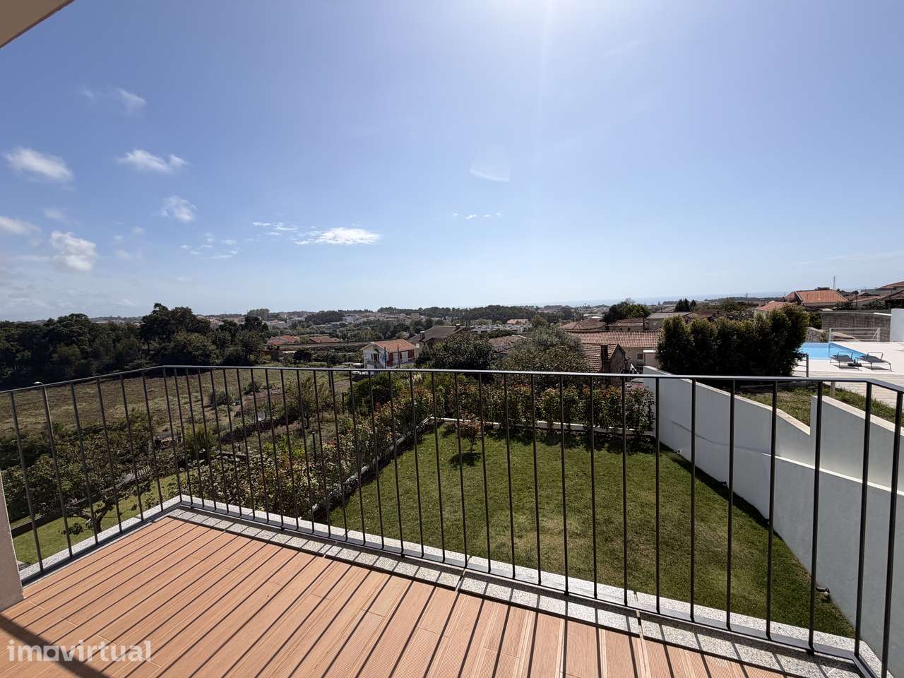 Moradia T4 | Vistas de mar | jardim | excelente exposição solar - Grande imagem: 2/36