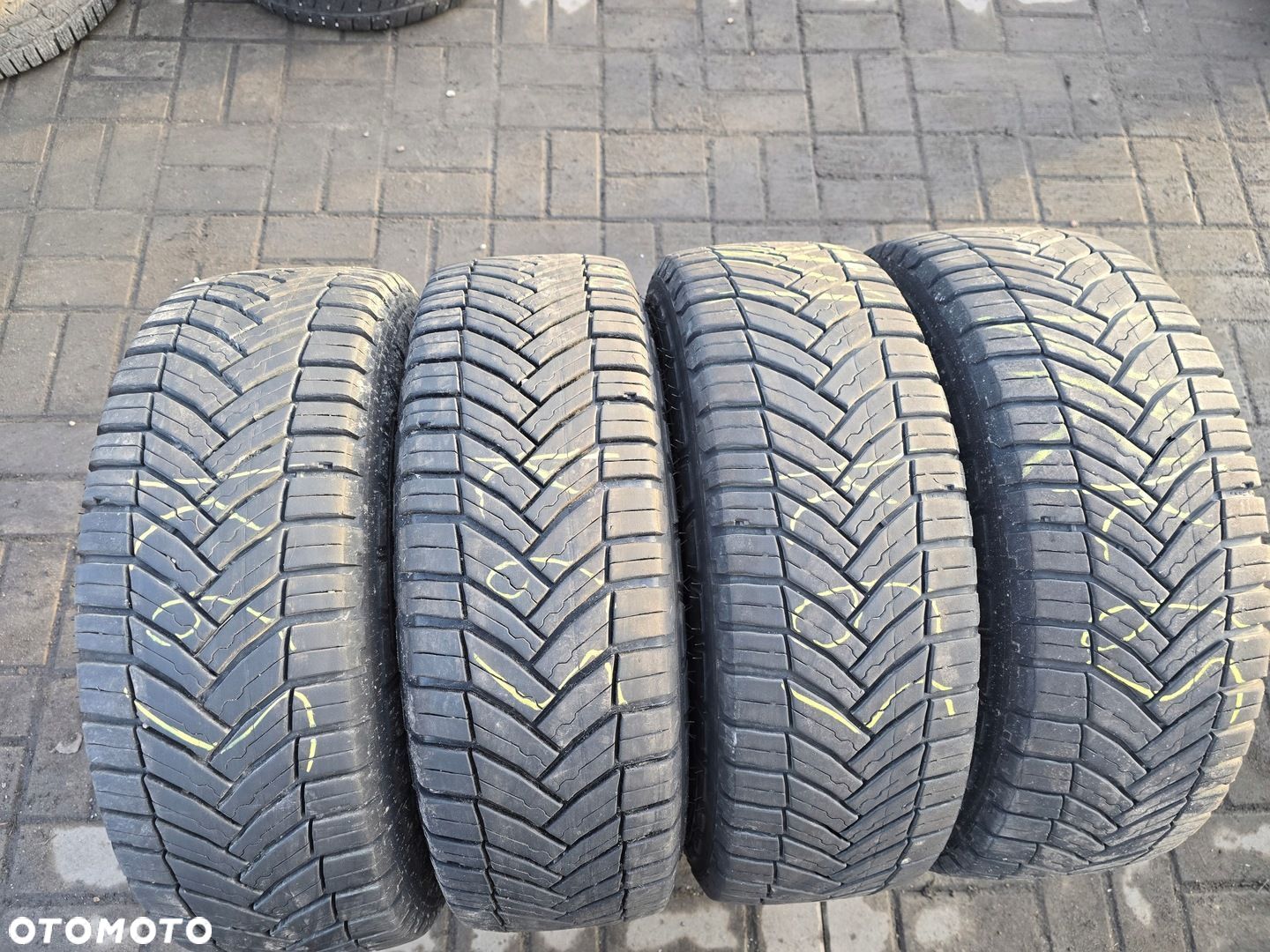 MICHELIN AGILIS CROSSCLIMATE 215/65R15C 104/102T 8mm 4X 21R - 1