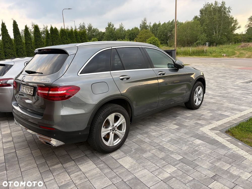 Mercedes-Benz GLC 300 4Matic 9G-TRONIC AMG Line - 3