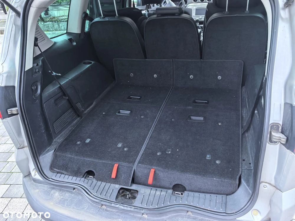 Ford S-Max 2.5 Titanium - 12