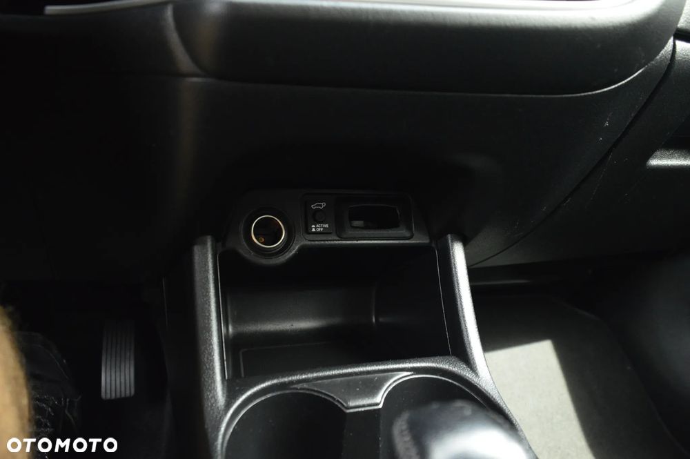 Mitsubishi Outlander 2.0 Intense + Navi 4WD CVT - 31