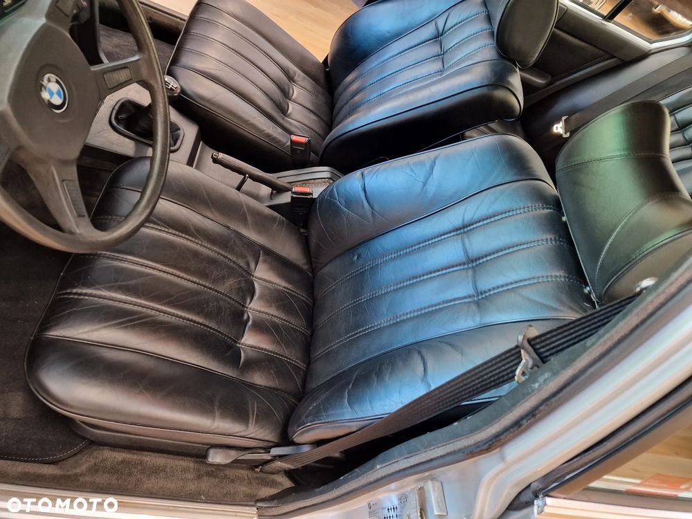 BMW Seria 5 520i - 22