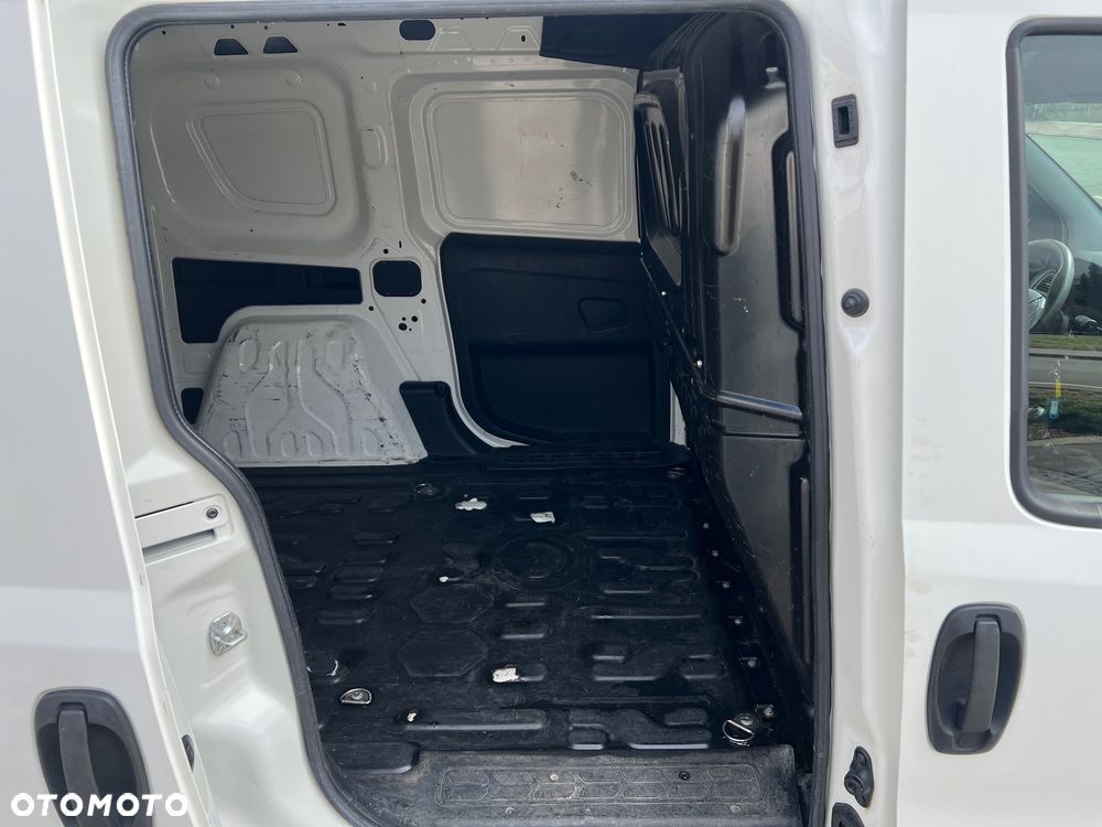 Opel COMBO - 21