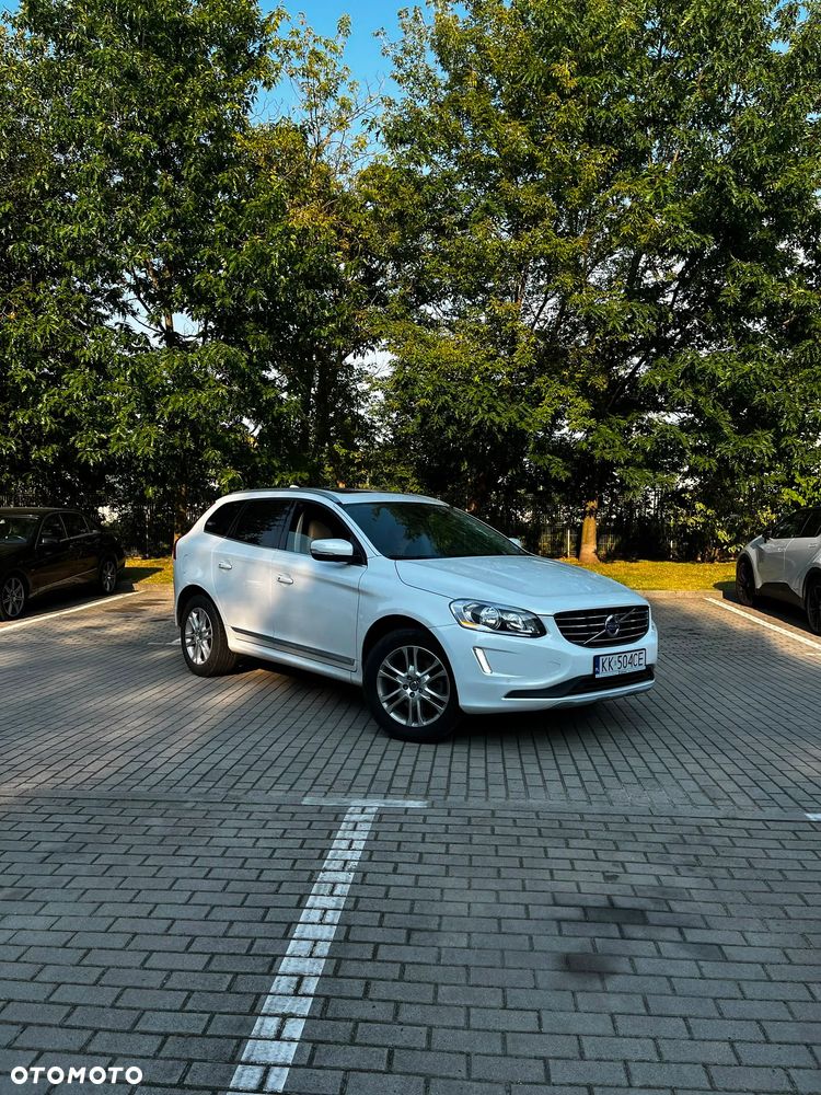 Volvo XC 60 T5 AWD Momentum - 1