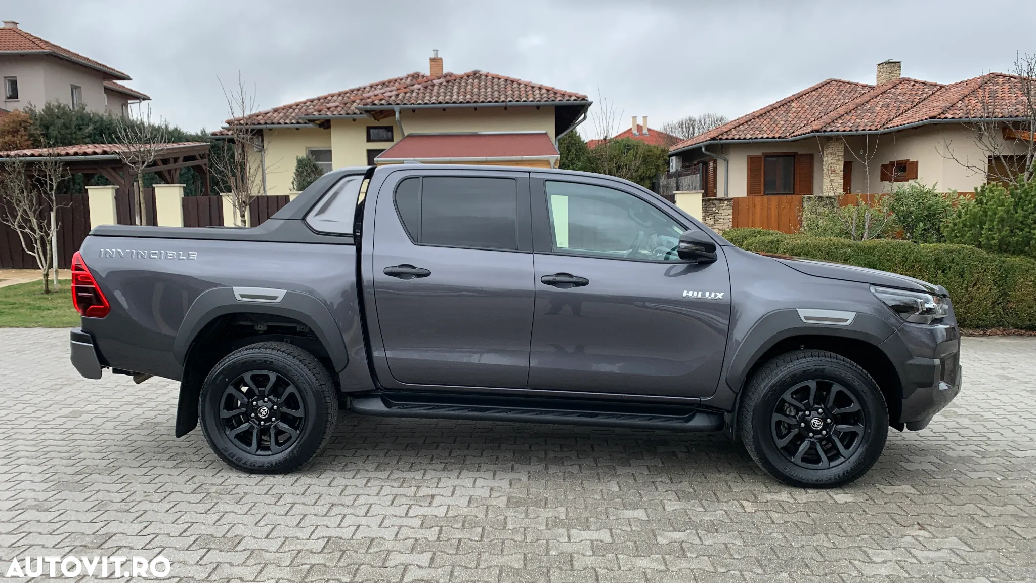 Toyota Hilux 2.8D 204CP 4x4 Double Cab AT Invincible Color Edition - 6