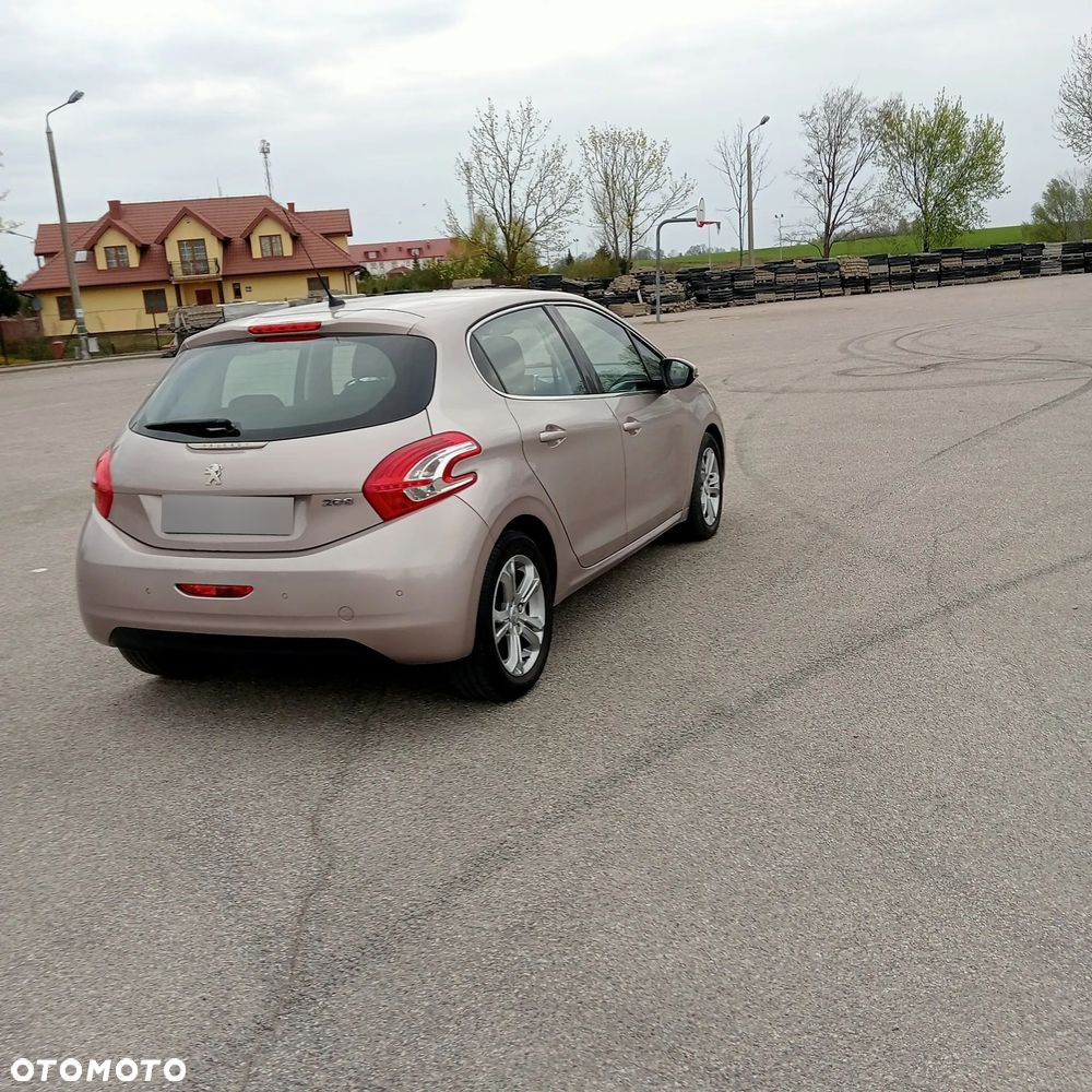Peugeot 208 1.2 PureTech Allure - 2