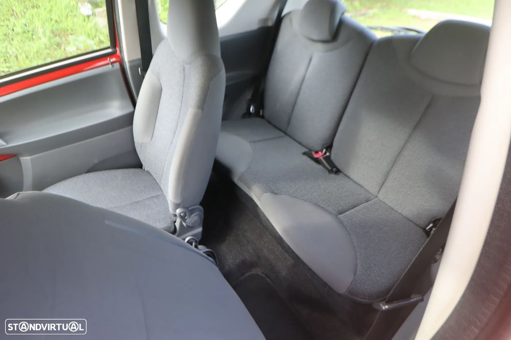 Peugeot 107 1.0 Urban - 25