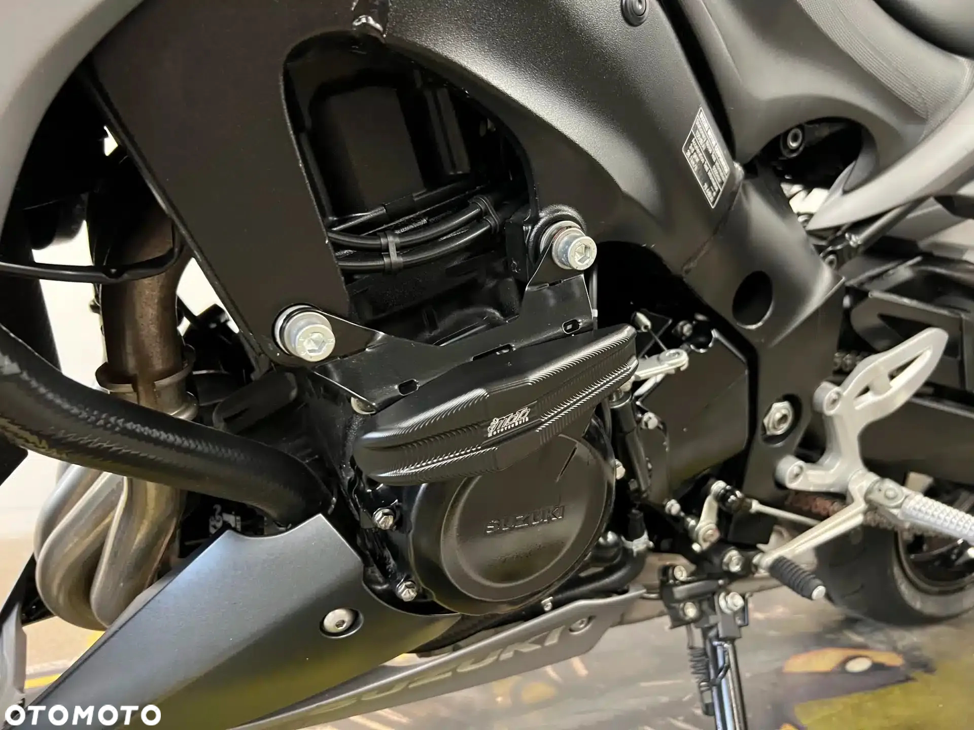 Suzuki GSX 1000 - 19