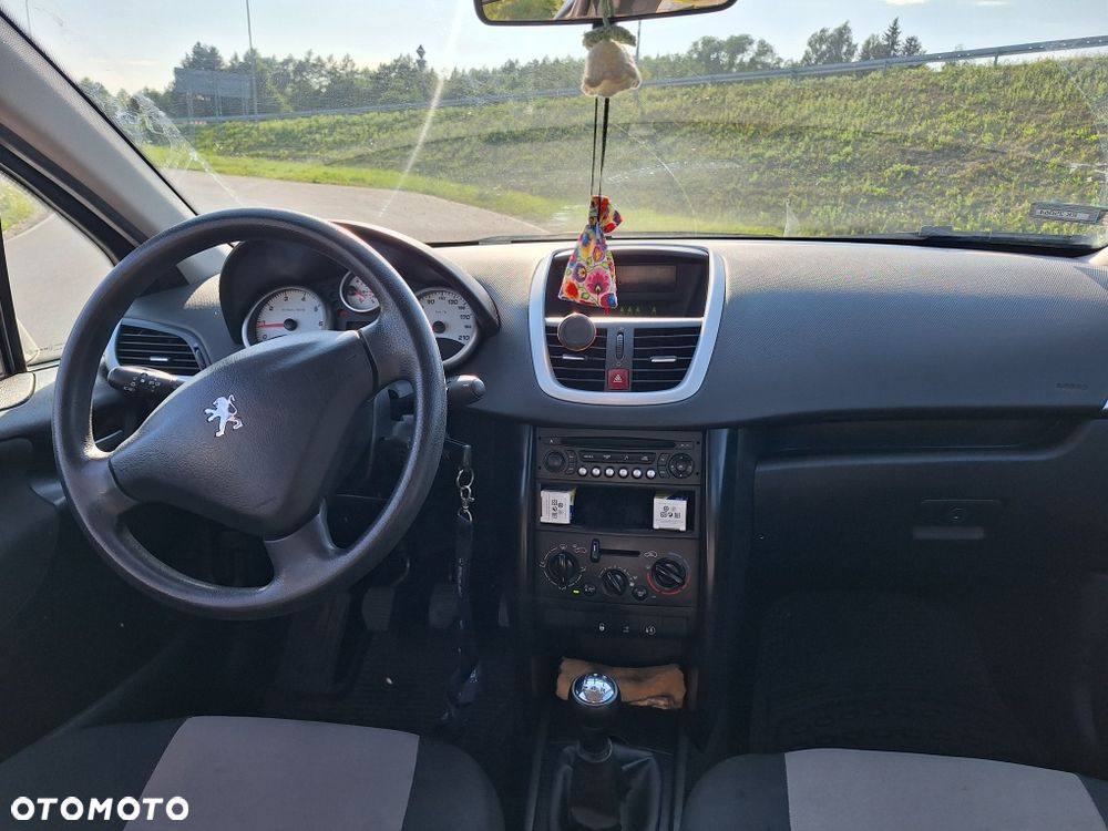 Peugeot 207 - 8