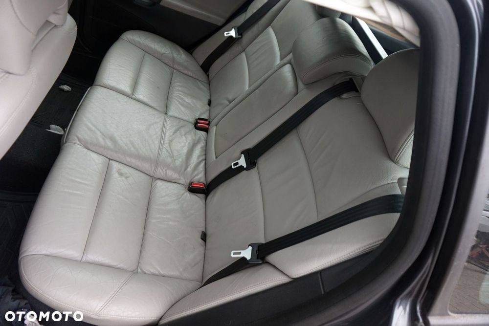 KANAPA TYLNA V50  KOMBI SKÓRA JASNA VOLVO 2004-2007 - 3