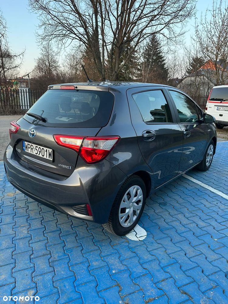 Toyota Yaris Hybrid 100 Premium - 21