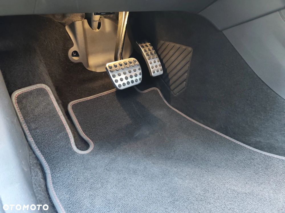 Mercedes-Benz CLA - 10