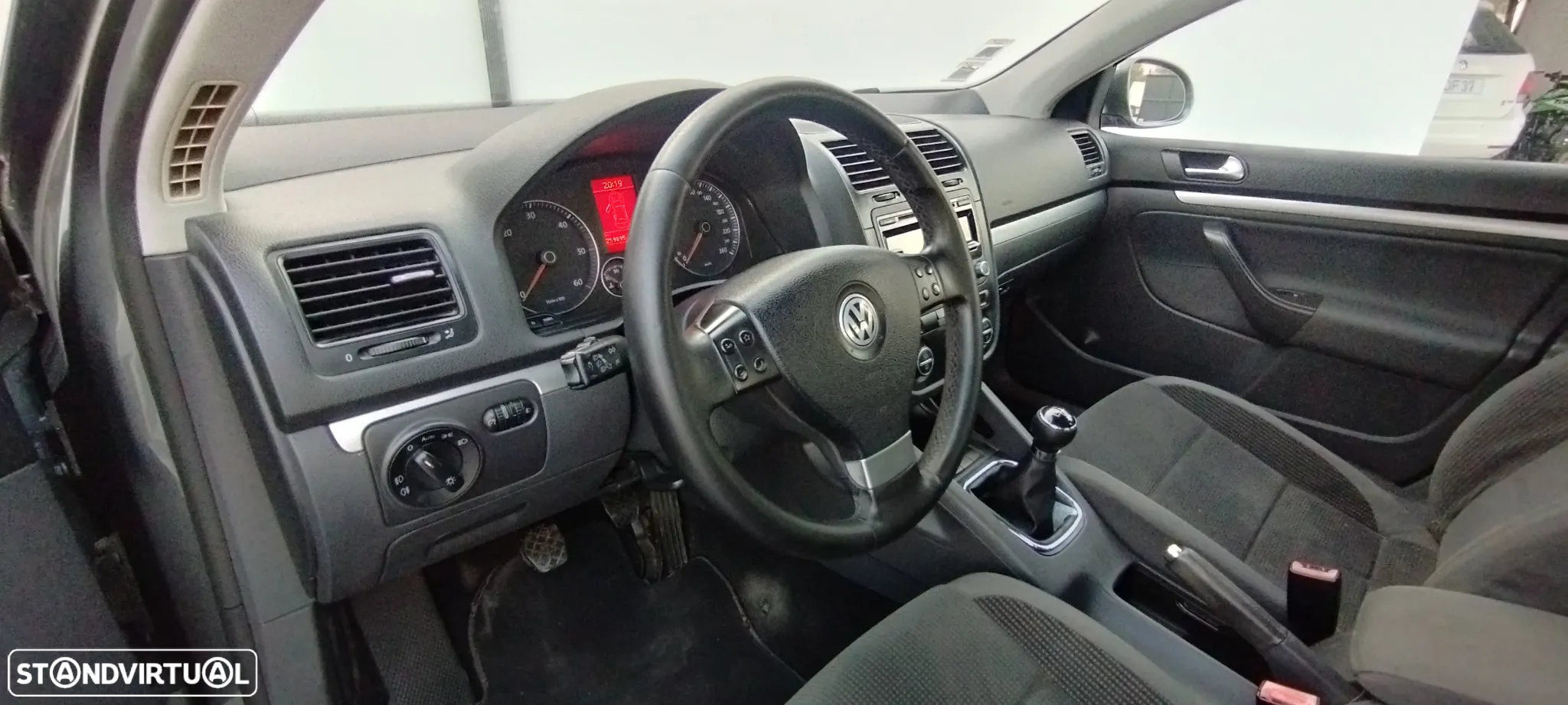 VW Jetta 1.9 TDi BlueM. Confortline - 17