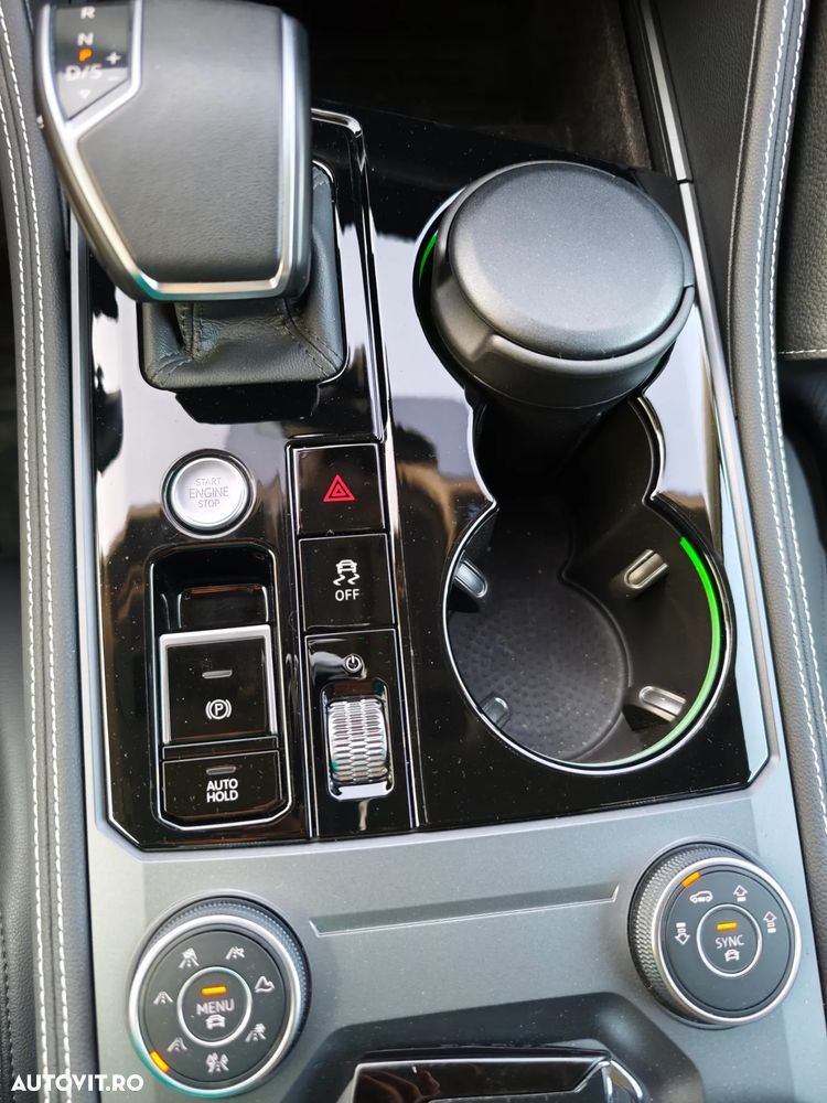 Volkswagen Touareg V6 TDI 4MOTION Elegance - 29
