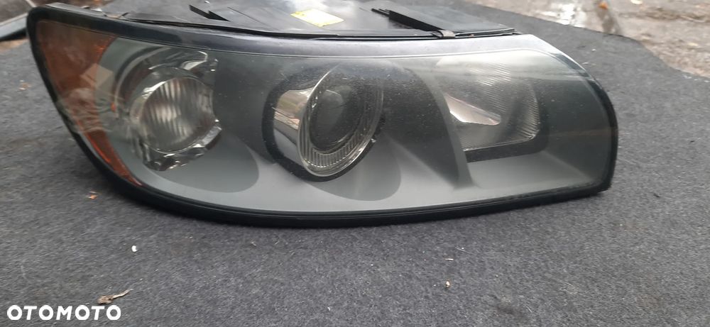 Volvo S40 II V50 Lampa Reflektor prawy 30698886 0301198204  przód - 1