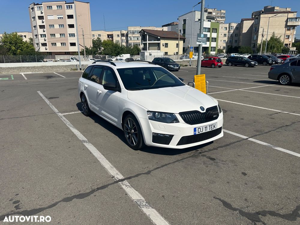 Skoda Octavia Combi Diesel 2.0 TDI DSG RS - 2