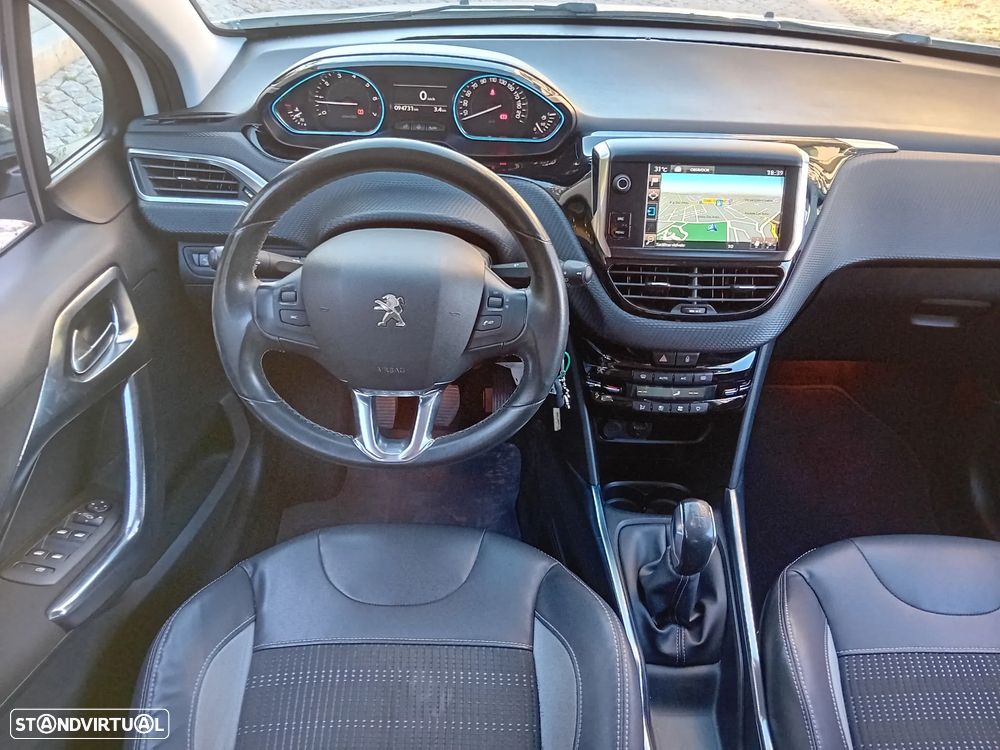 Peugeot 2008 1.2 PureTech Allure - 14