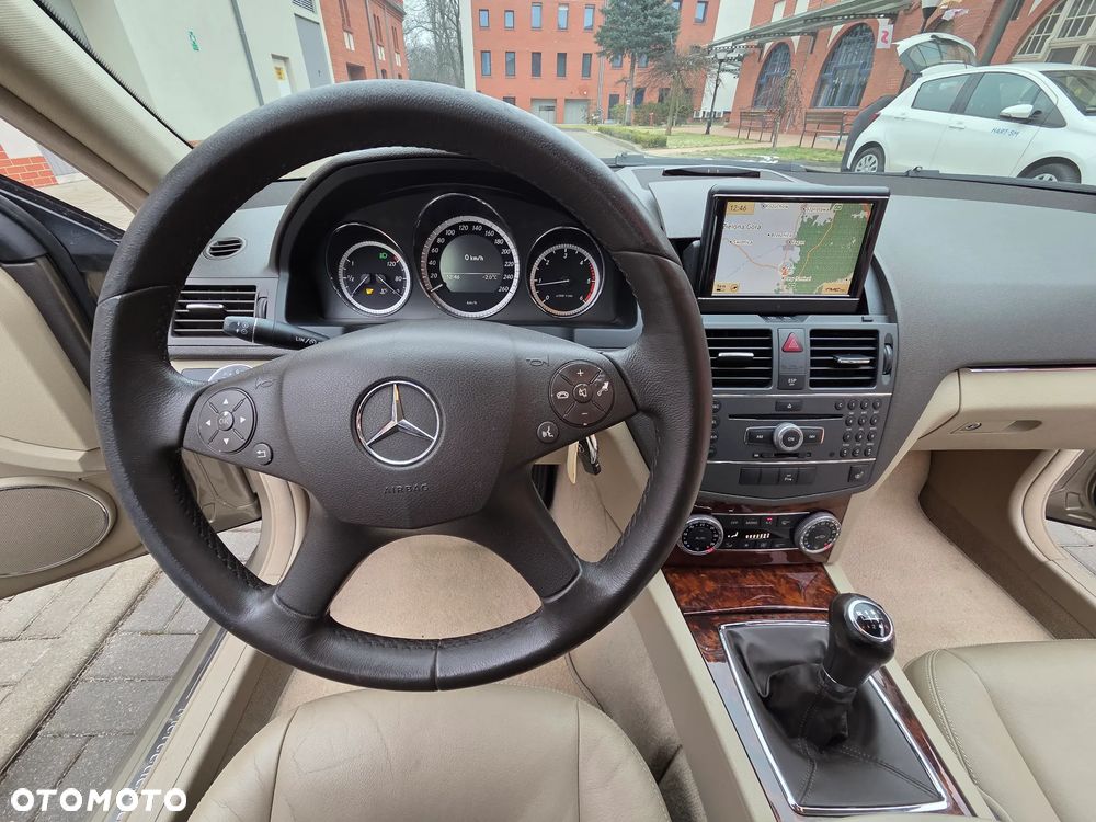 Mercedes-Benz Klasa C 250 CDI DPF BlueEFFICIENCY - 33
