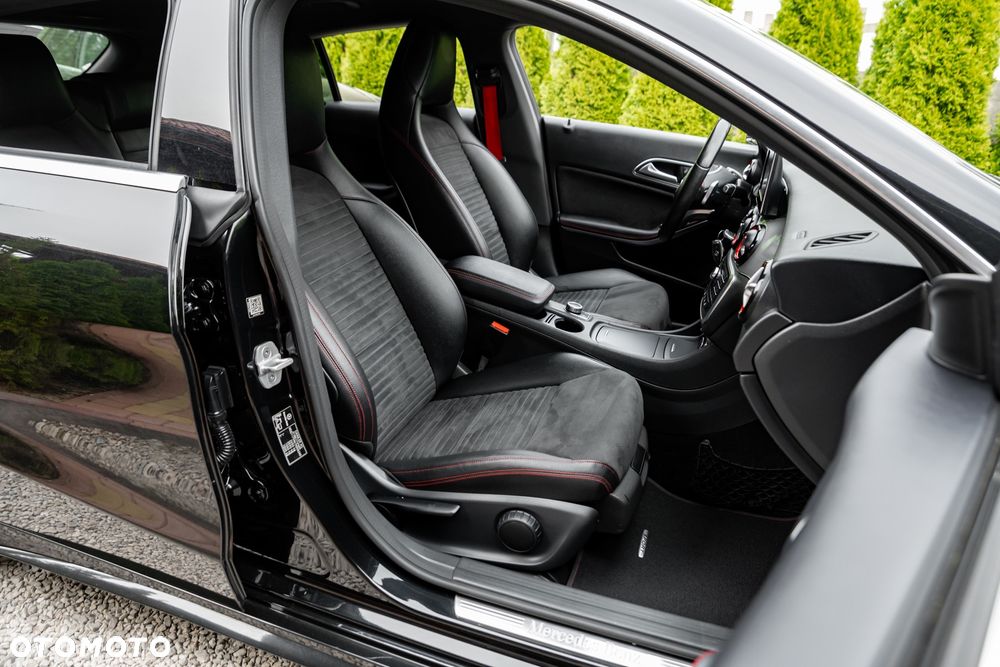 Mercedes-Benz CLA 250 4Matic 7G-DCT AMG Line - 25