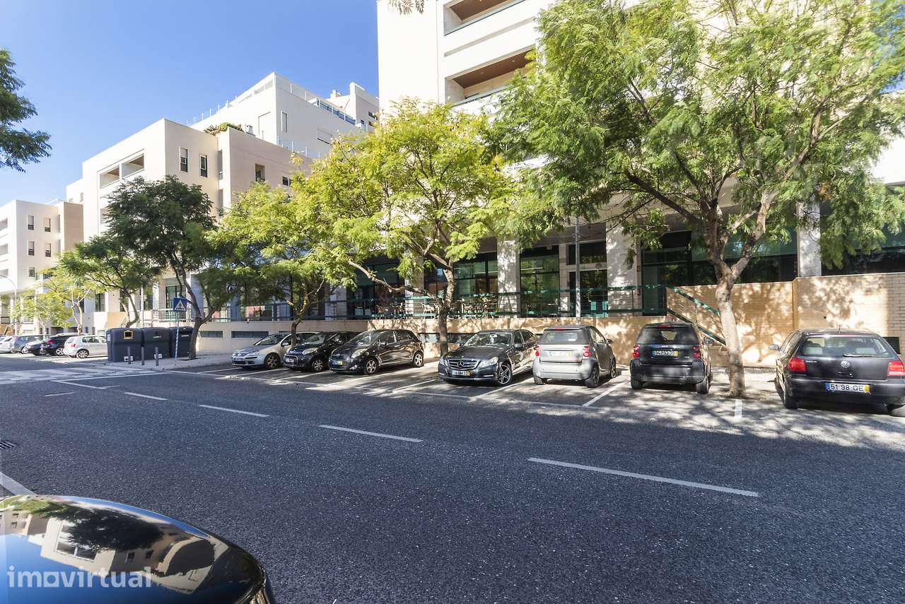 Vende-se Loja em Queijas - Excelente Oportunidade Comercial! - Grande imagem: 3/14
