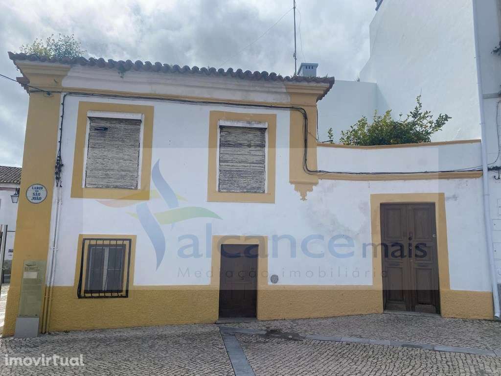 Moradia Ampla por recuperar - localização central na cidade de Beja - Grande imagem: 5/11