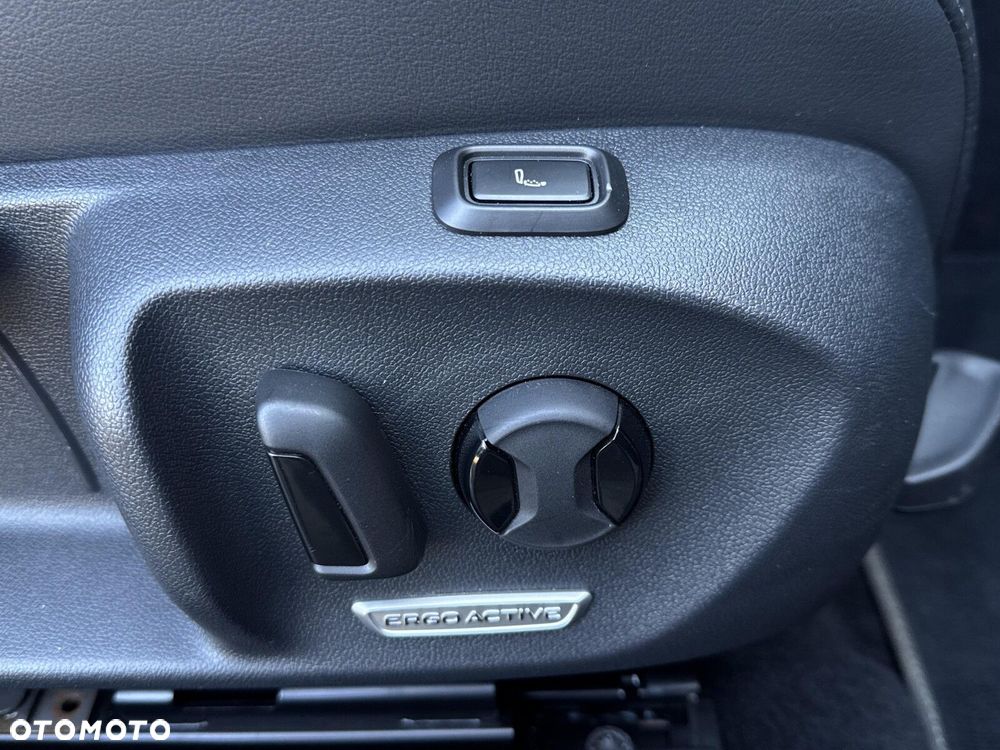 Volkswagen Passat Variant 2.0 TDI SCR R-Line DSG - 13