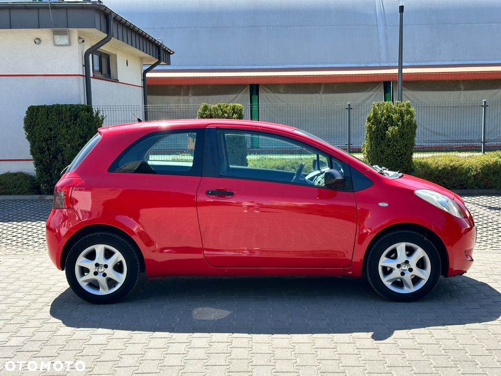 Toyota Yaris - 10
