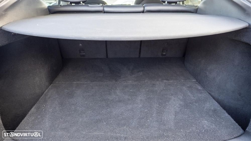 Tesla Model Y Long Range Dual Motor AWD - 12