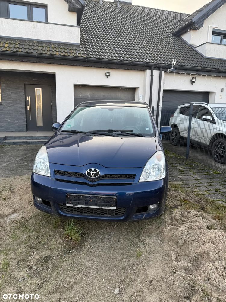 Toyota Corolla Verso 2.2 D-4D X - 5