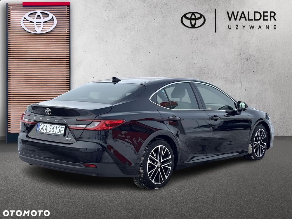 Toyota Camry - 4