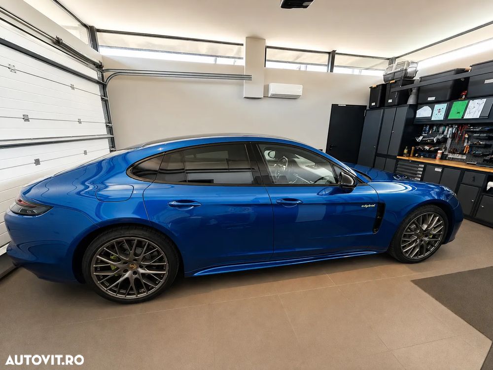 Porsche Panamera 4 E-Hybrid - 4