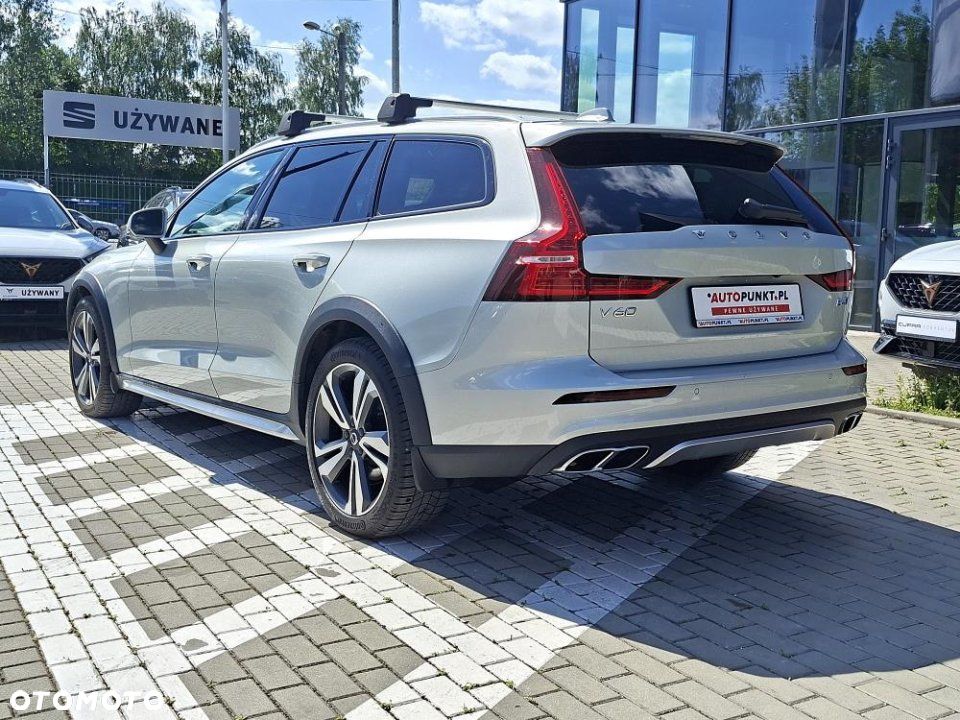 Volvo V60 Cross Country - 3