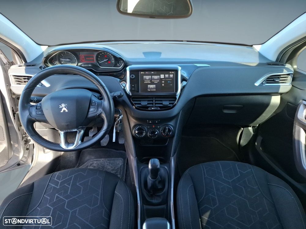 Peugeot 2008 1.2 PureTech Allure - 12