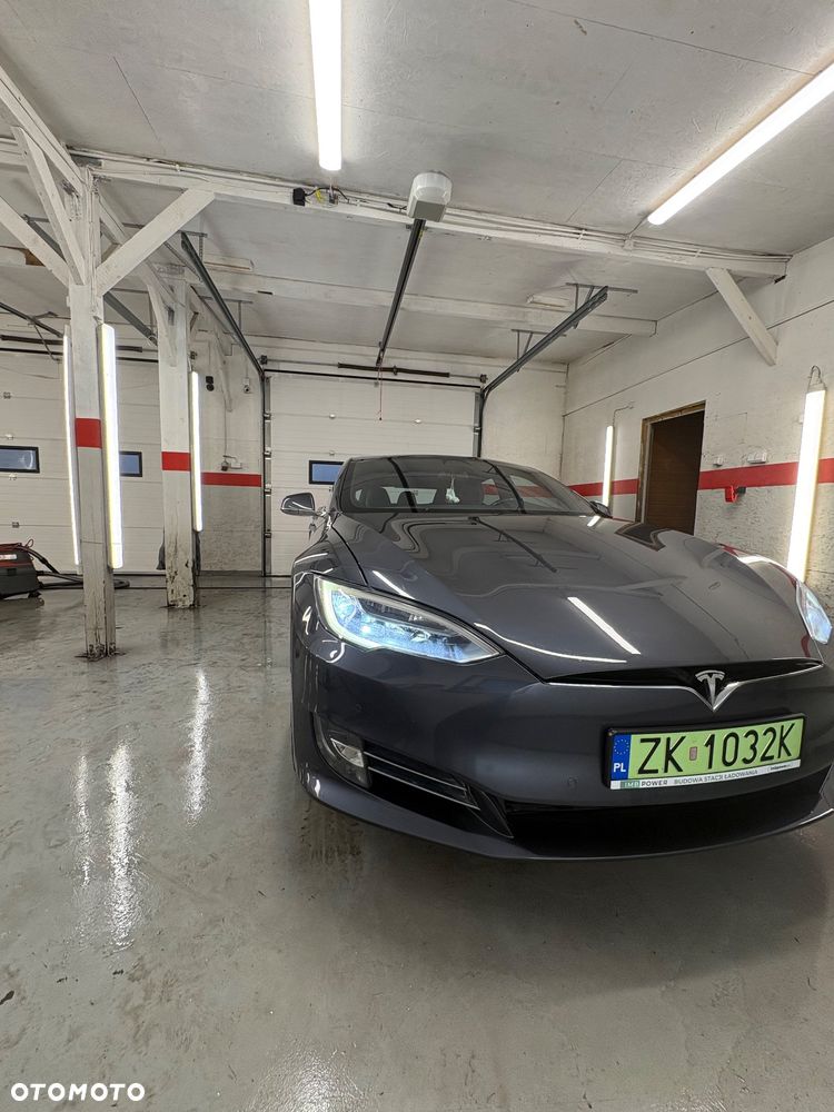 Tesla Model S - 10
