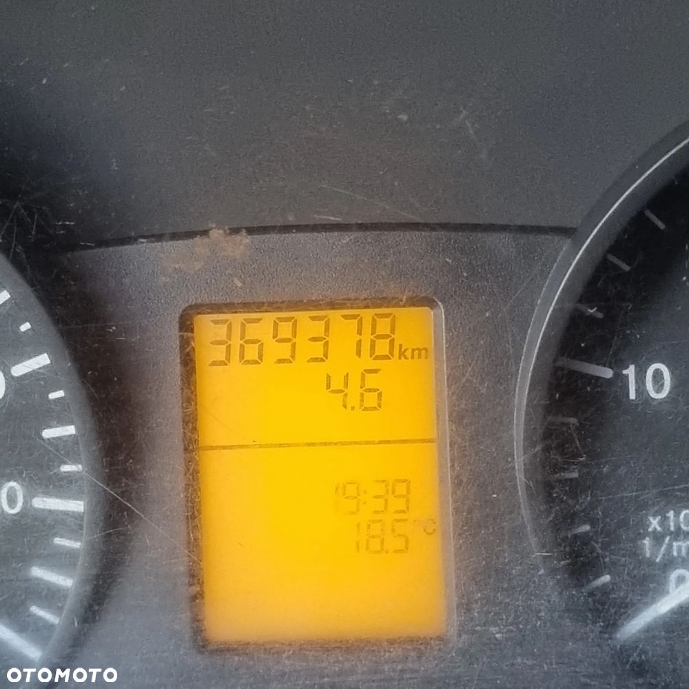 Mercedes-Benz Sprinter - 11