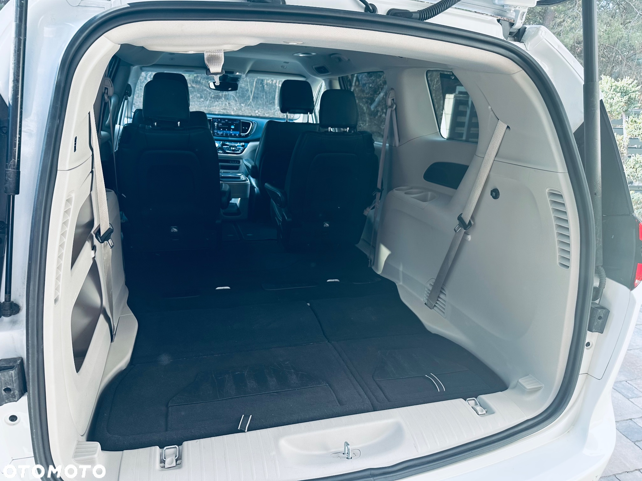 Chrysler Pacifica - 29
