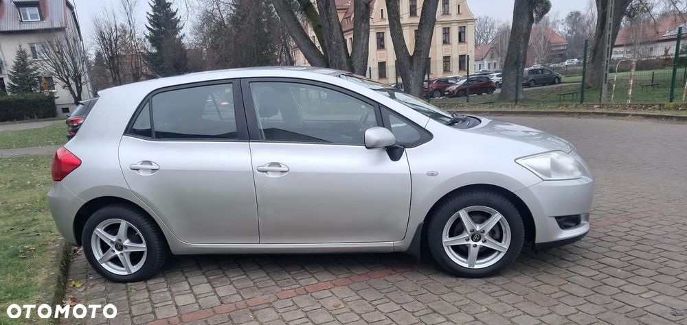 Toyota Auris 1.6 VVT-i Executive - 6