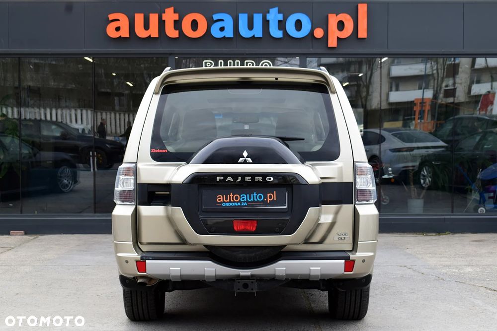 Mitsubishi Pajero - 23