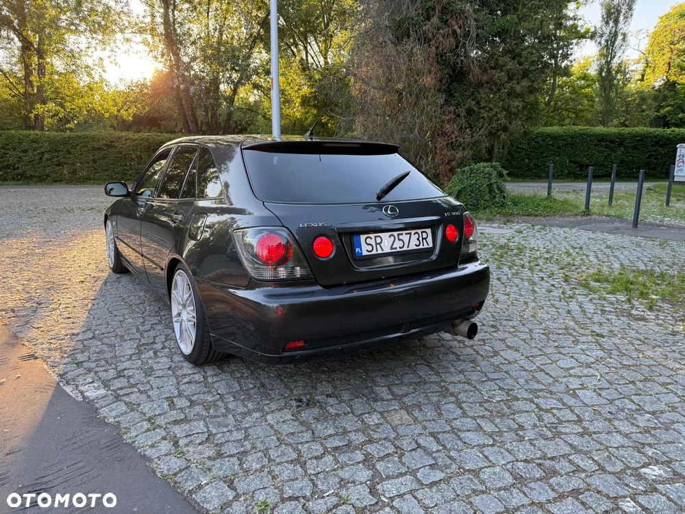 Lexus IS 300 Sport - 4