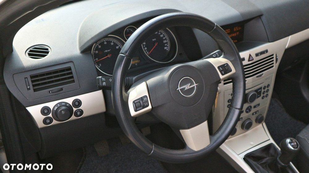 Opel Astra GTC 1.6 Edition - 18