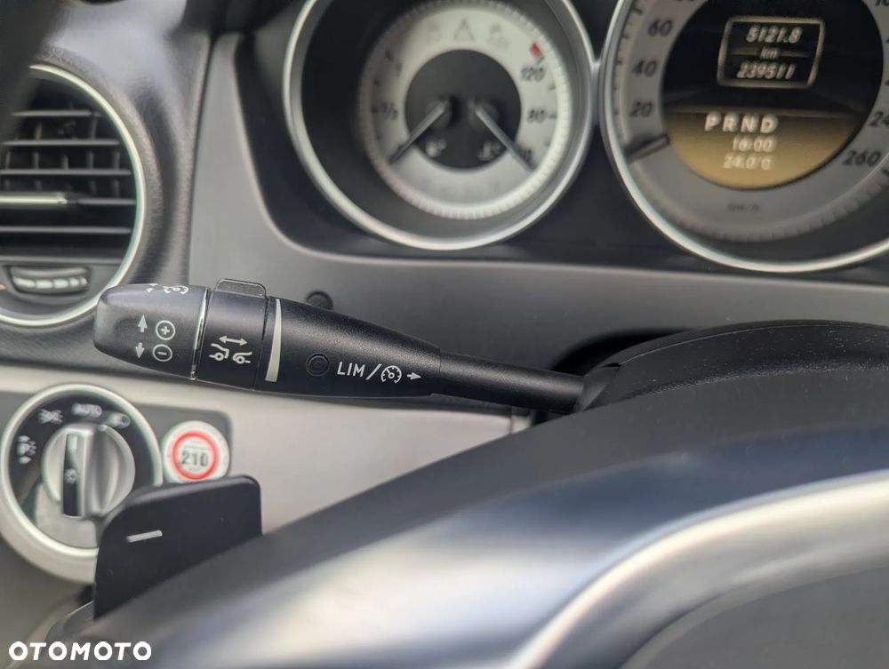Mercedes-Benz Klasa C 300 CDI BlueEff 4-Matic Avantgarde - 13