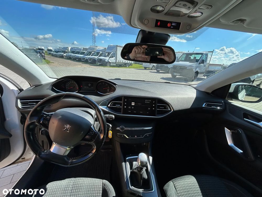 Peugeot 308 - 8