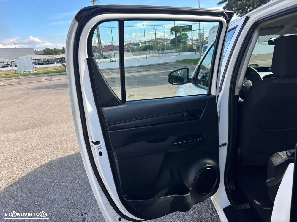 Toyota Hilux 2.4 D-4D 4WD CD CM - 13