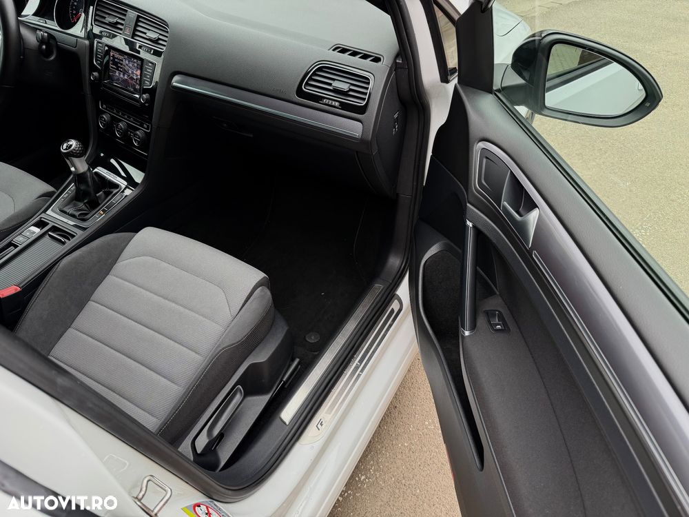 Volkswagen Golf - 11